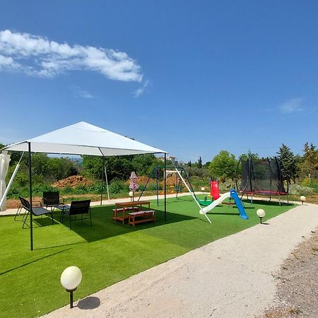 אלכסנדרופולי Black N' White Cozy Housegarden מראה חיצוני תמונה