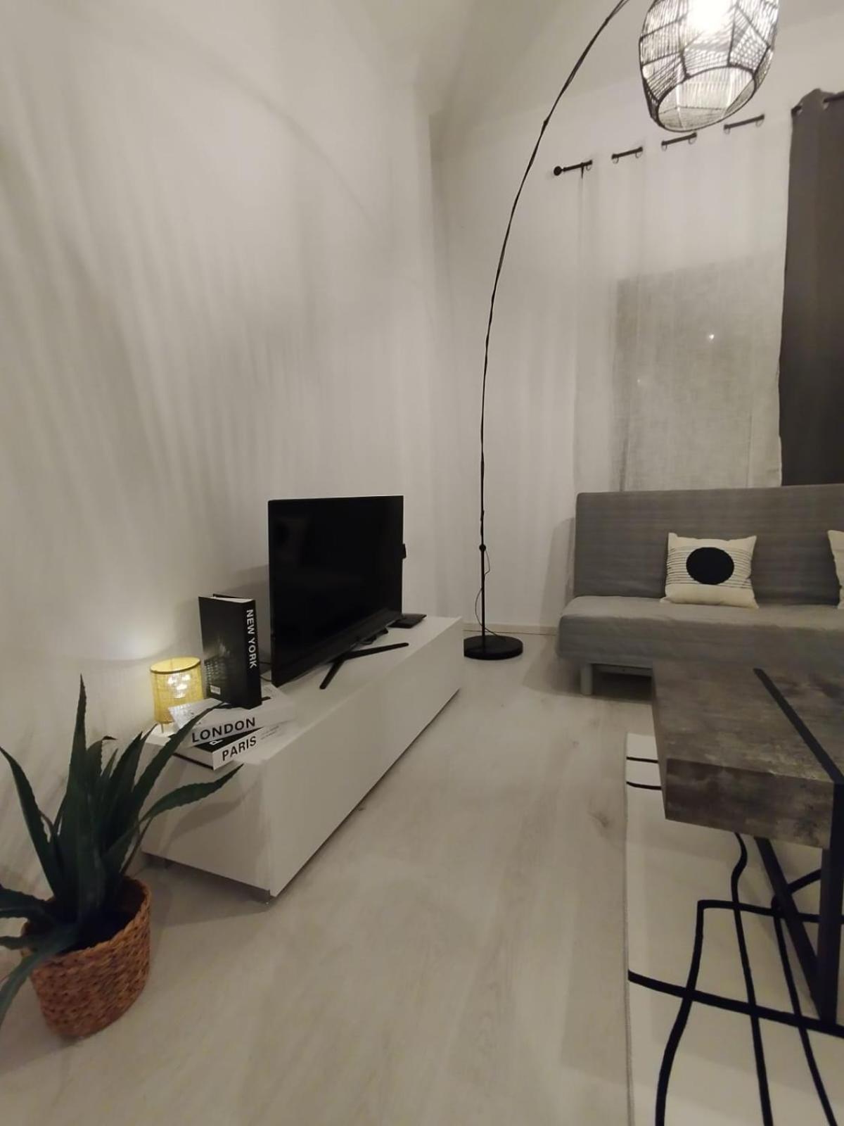 אלכסנדרופולי Black N' White Cozy Housegarden מראה חיצוני תמונה