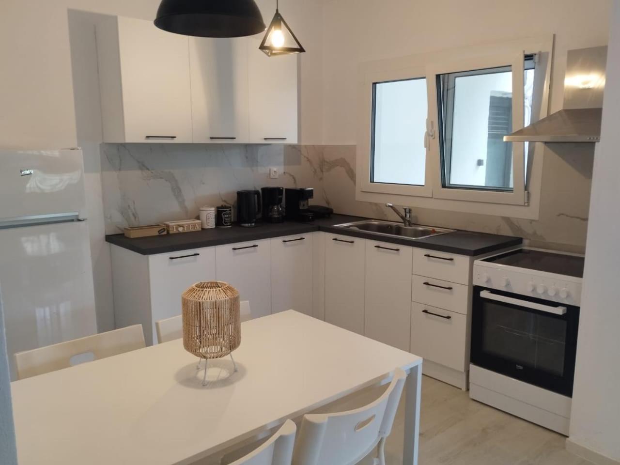 אלכסנדרופולי Black N' White Cozy Housegarden מראה חיצוני תמונה