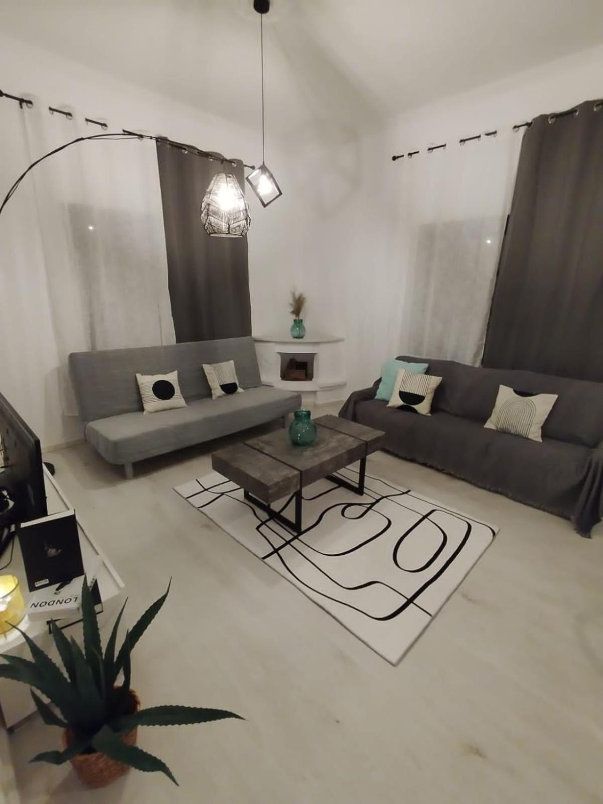 אלכסנדרופולי Black N' White Cozy Housegarden מראה חיצוני תמונה